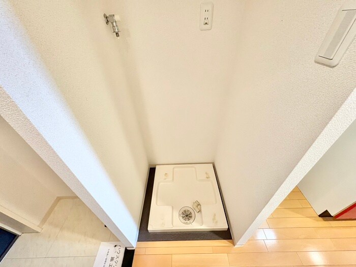 物件内観写真16　(洗濯機置場)