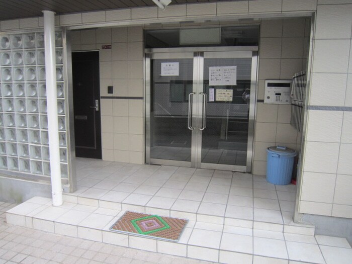 物件外観写真4　(エントランス部分)