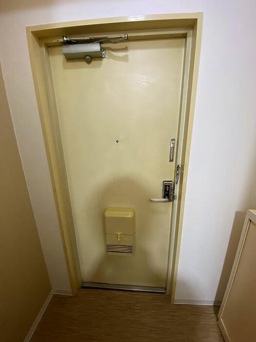 物件内観写真12　(玄関)