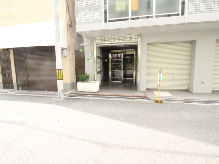 物件外観写真3　(エントランス部分)