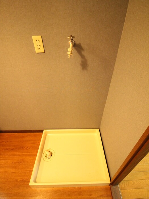 物件内観写真13　(洗濯機置場)