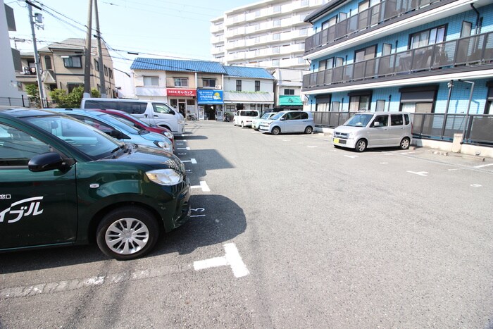 物件外観写真4　(駐車場)