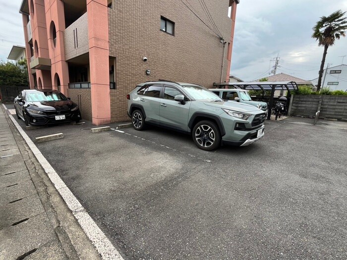 物件外観写真3　(駐車場)