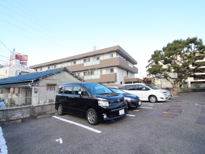 物件外観写真5　(駐車場)