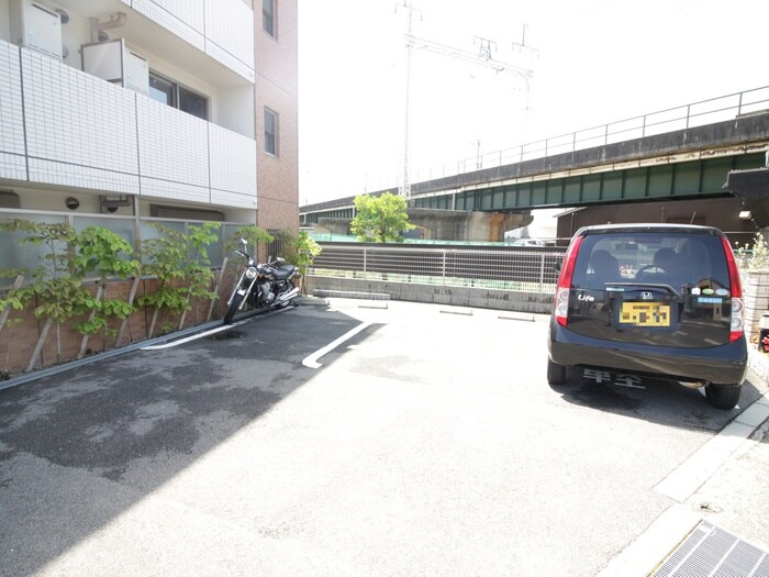 物件外観写真2　(駐車場)