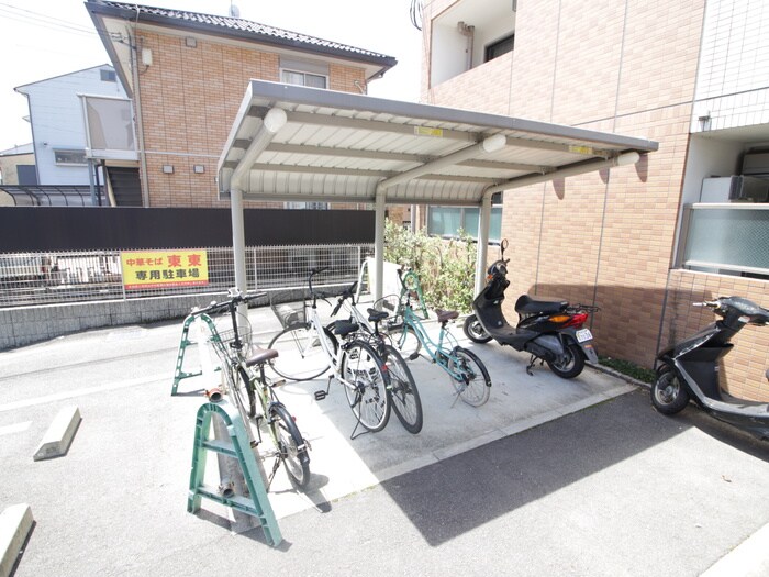 物件外観写真3　(駐輪場)