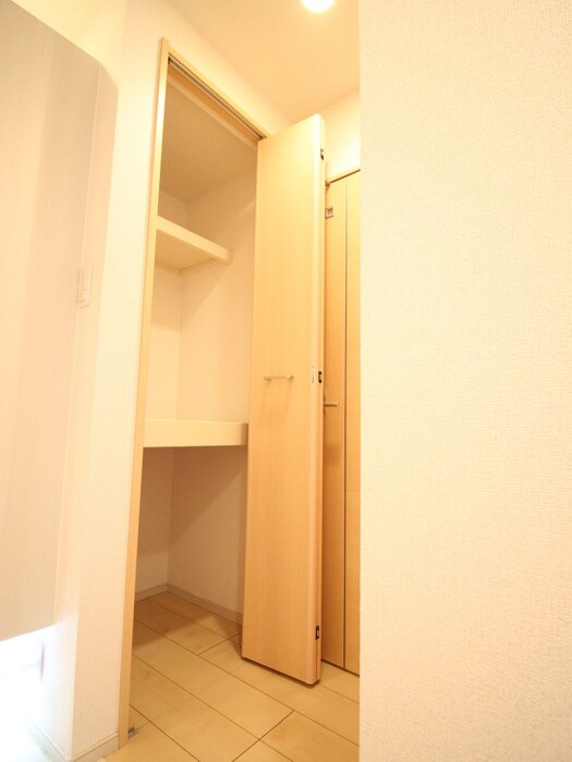 物件内観写真13　(収納)