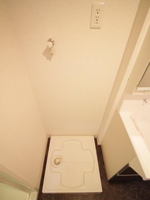 物件内観写真13　(洗濯機置場)