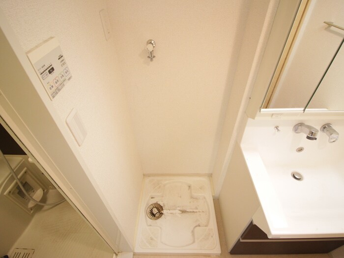 物件内観写真18　(洗濯機置場)