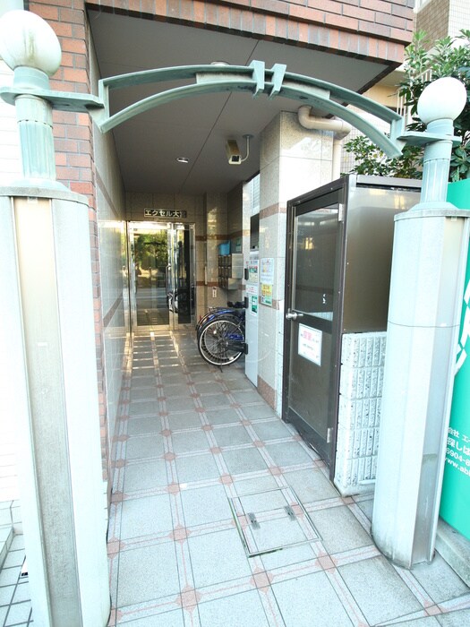 物件外観写真2　(エントランス部分)