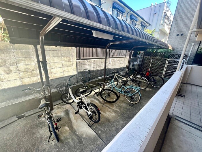 物件外観写真3　(駐輪場)