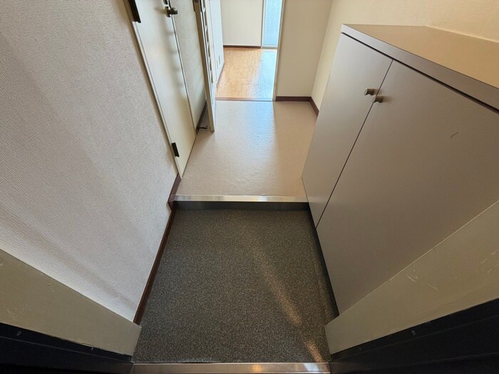 物件内観写真9　(玄関)