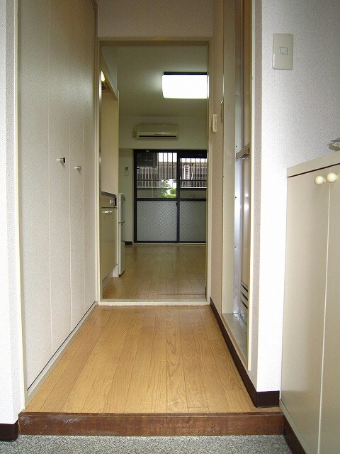 物件内観写真11　(玄関)