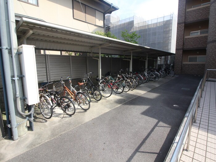 物件外観写真4　(駐輪場)