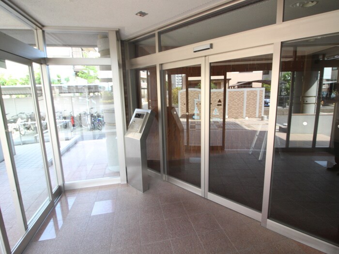 物件外観写真5　(エントランス部分)