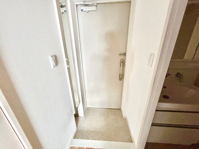 物件内観写真11　(玄関)