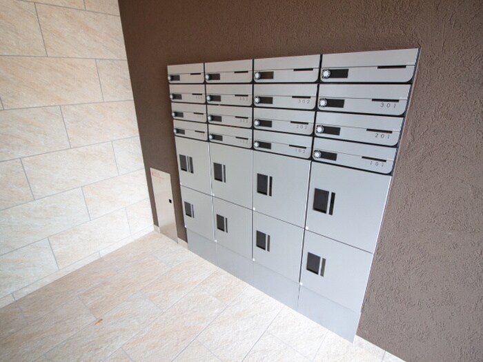 物件外観写真5　(エントランス部分)