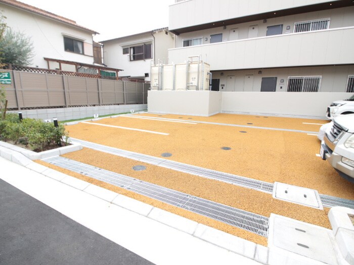 物件外観写真6　(駐車場)