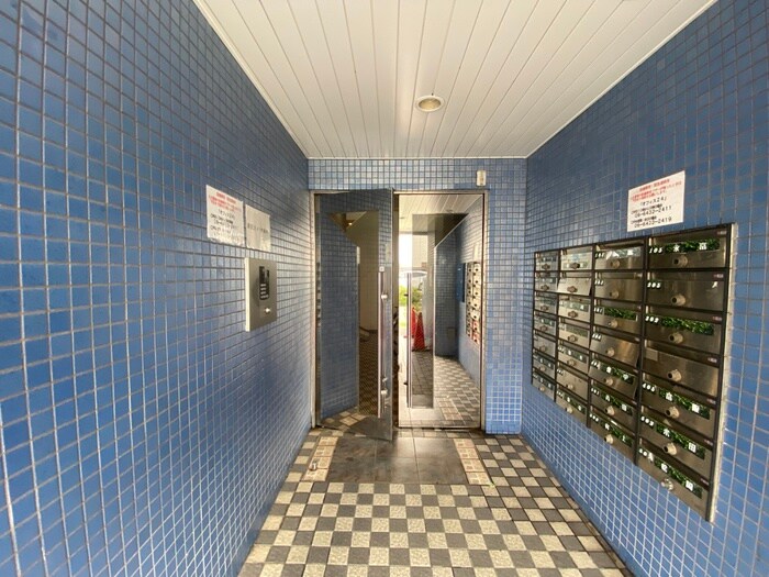 物件外観写真3　(エントランス部分)