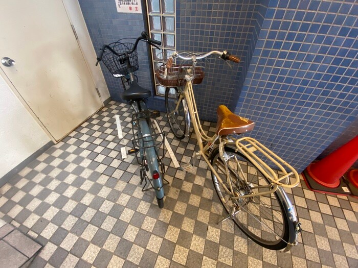 物件外観写真5　(駐輪場)