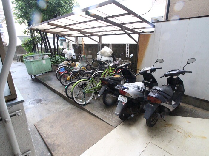 物件外観写真5　(駐輪場)