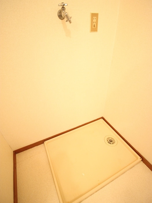 物件内観写真16　(洗濯機置場)