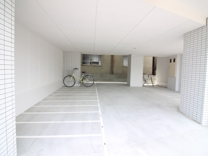 物件外観写真4　(駐輪場)