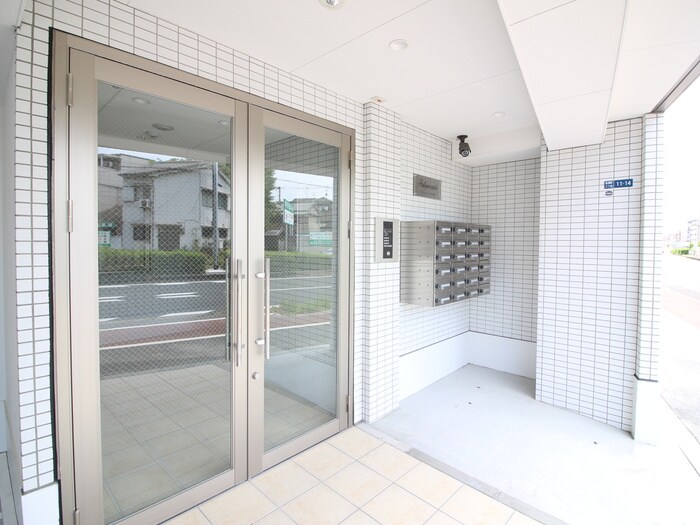 物件外観写真6　(エントランス部分)