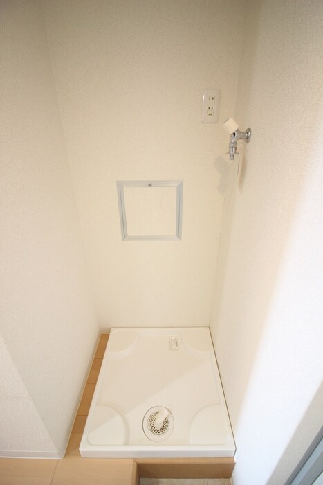 物件内観写真16　(洗濯機置場)