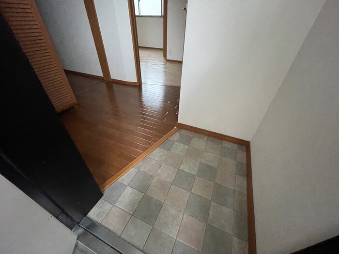 物件内観写真4　(玄関)