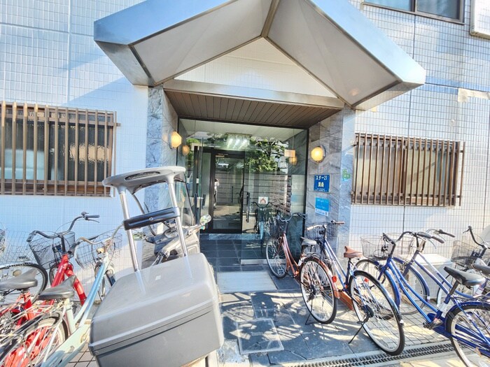 物件外観写真2　(エントランス部分)