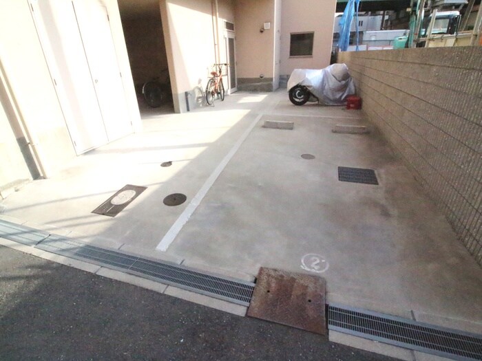 物件外観写真6　(駐車場)