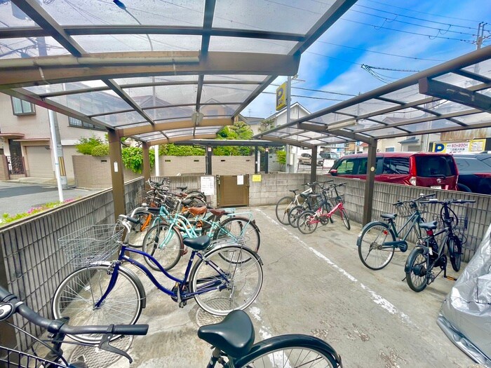 物件外観写真4　(駐輪場)