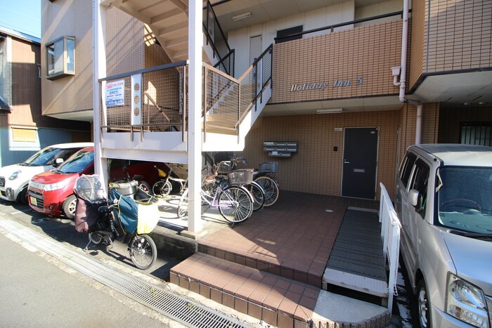 物件外観写真4　(エントランス部分)