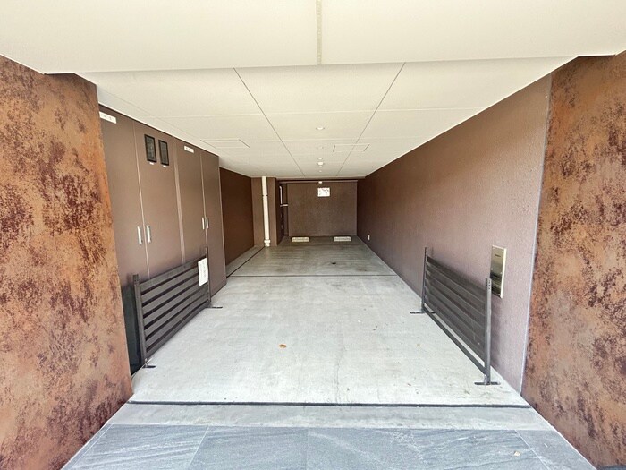 物件外観写真6　(駐車場)