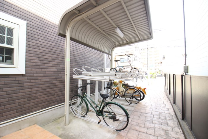 物件外観写真3　(駐輪場)