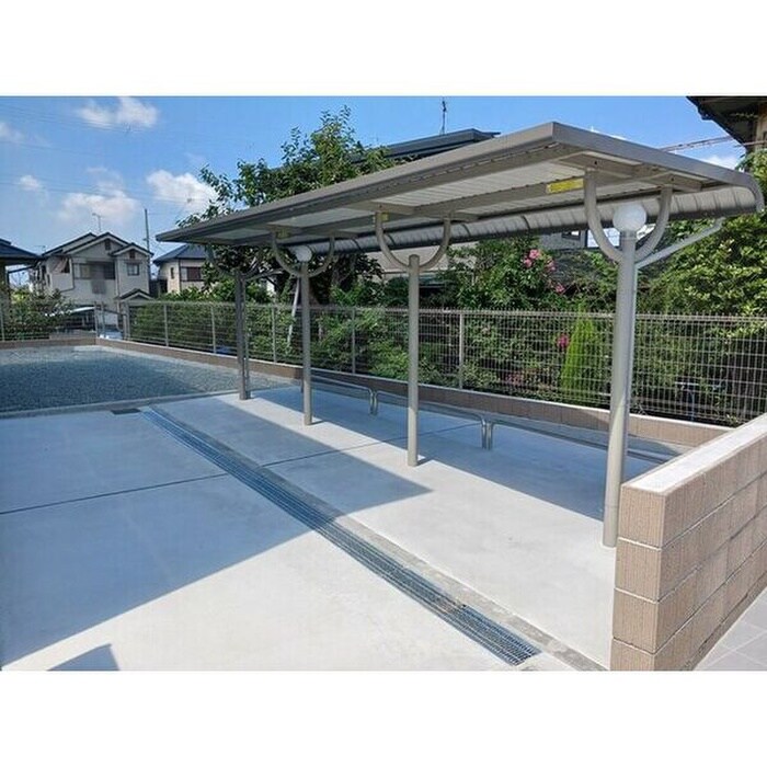 物件外観写真2　(駐輪場)