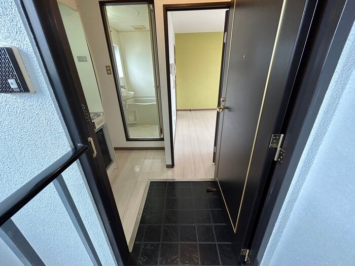 物件内観写真13　(玄関)