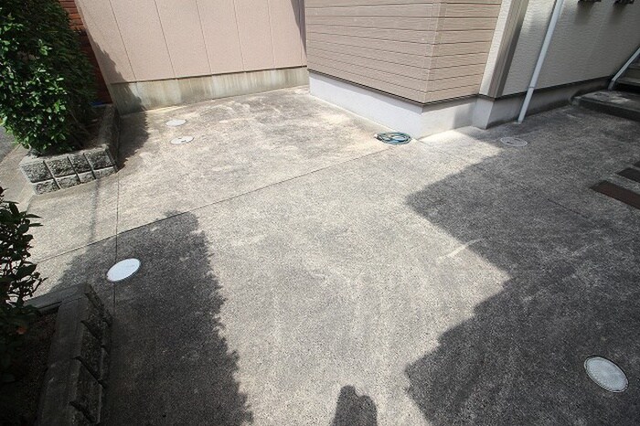 物件外観写真2　(駐輪場)