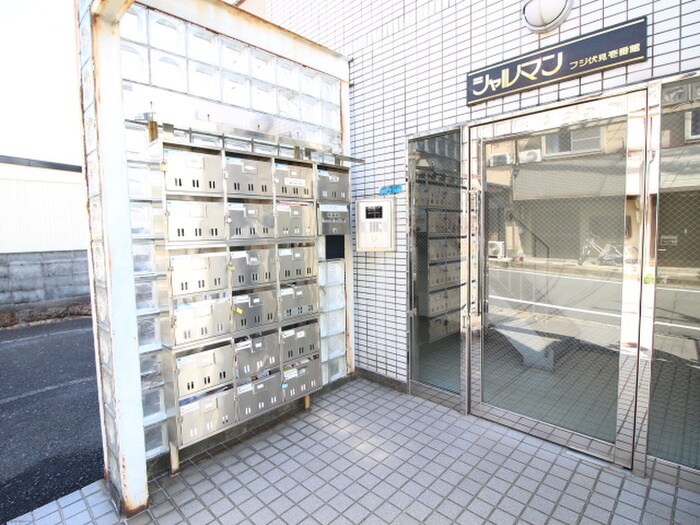 物件外観写真3　(エントランス部分)