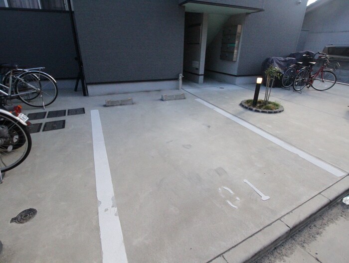 物件外観写真5　(駐車場)