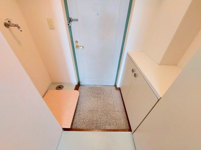 物件内観写真13　(玄関)