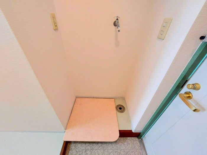 物件内観写真18　(洗濯機置場)