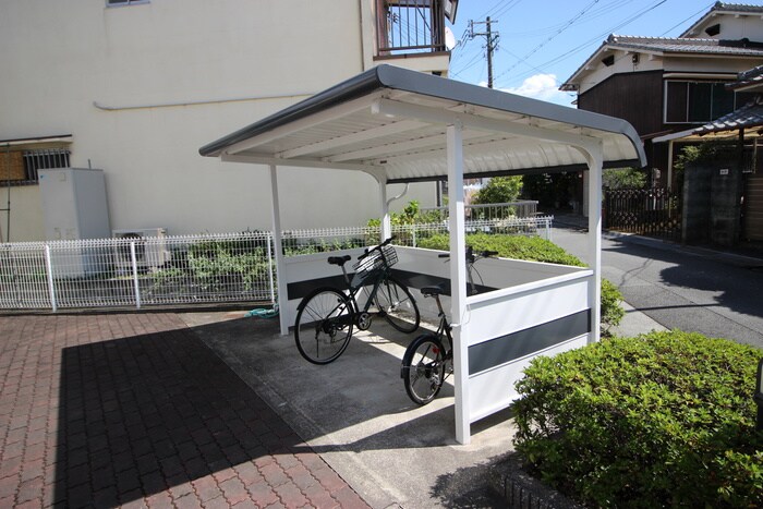物件外観写真2　(駐輪場)
