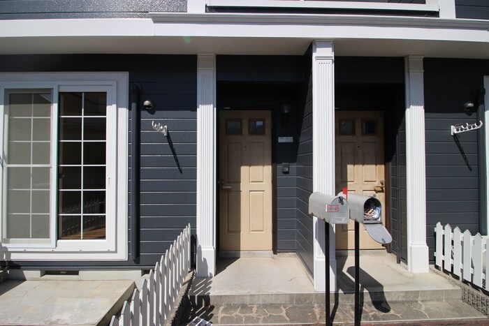 物件外観写真4　(エントランス部分)