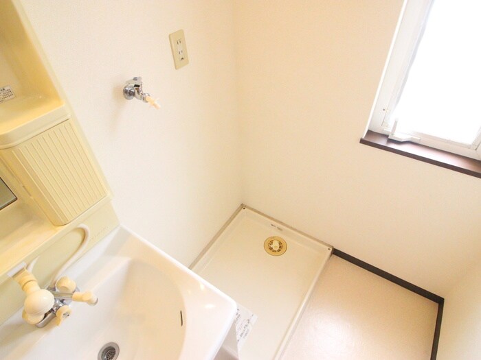 物件内観写真18　(洗濯機置場)