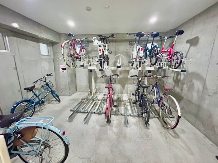 物件外観写真5　(駐輪場)