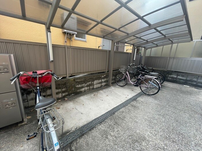 物件外観写真4　(駐輪場)