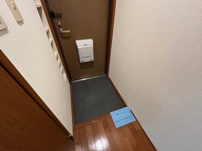 物件内観写真16　(玄関)