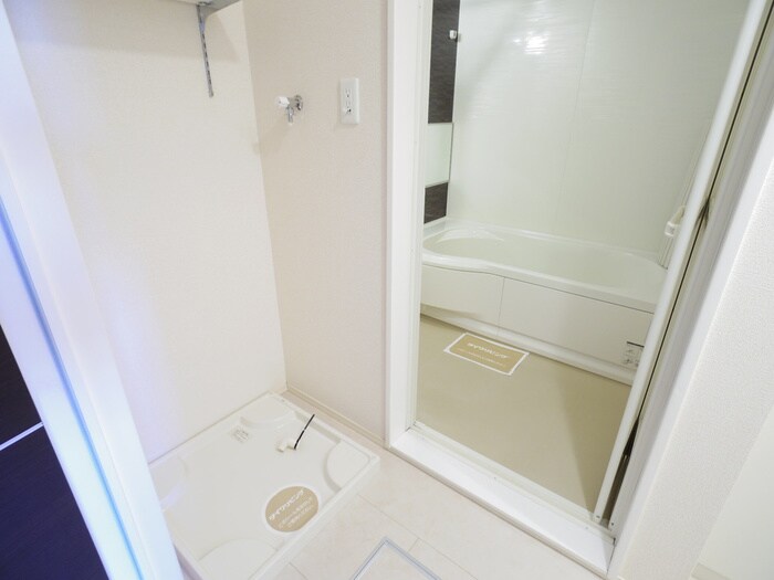 物件内観写真15　(洗濯機置場)